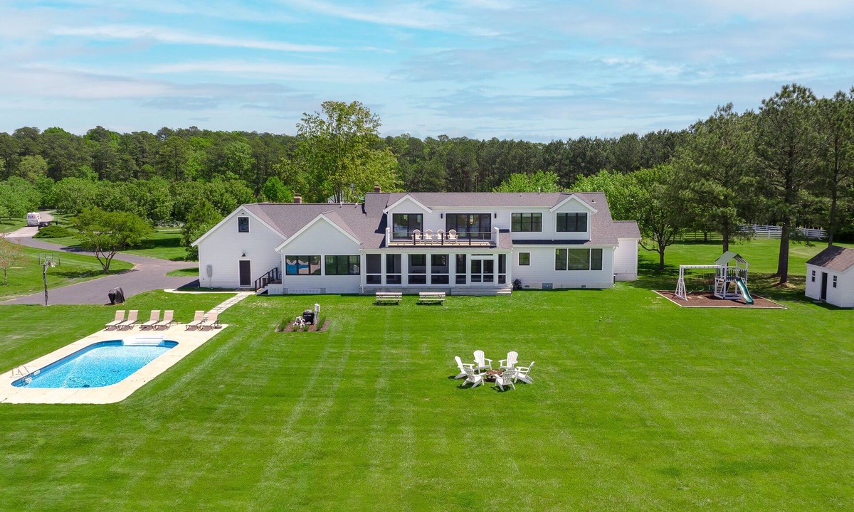 Royal Oak House | RANCH AT ROYAL OAK- Exclusive waterfront pool pier