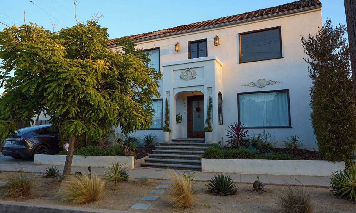Mid City House | Rare California garden apt, w/Moroccan tile fountain and outdoor Infrared sauna