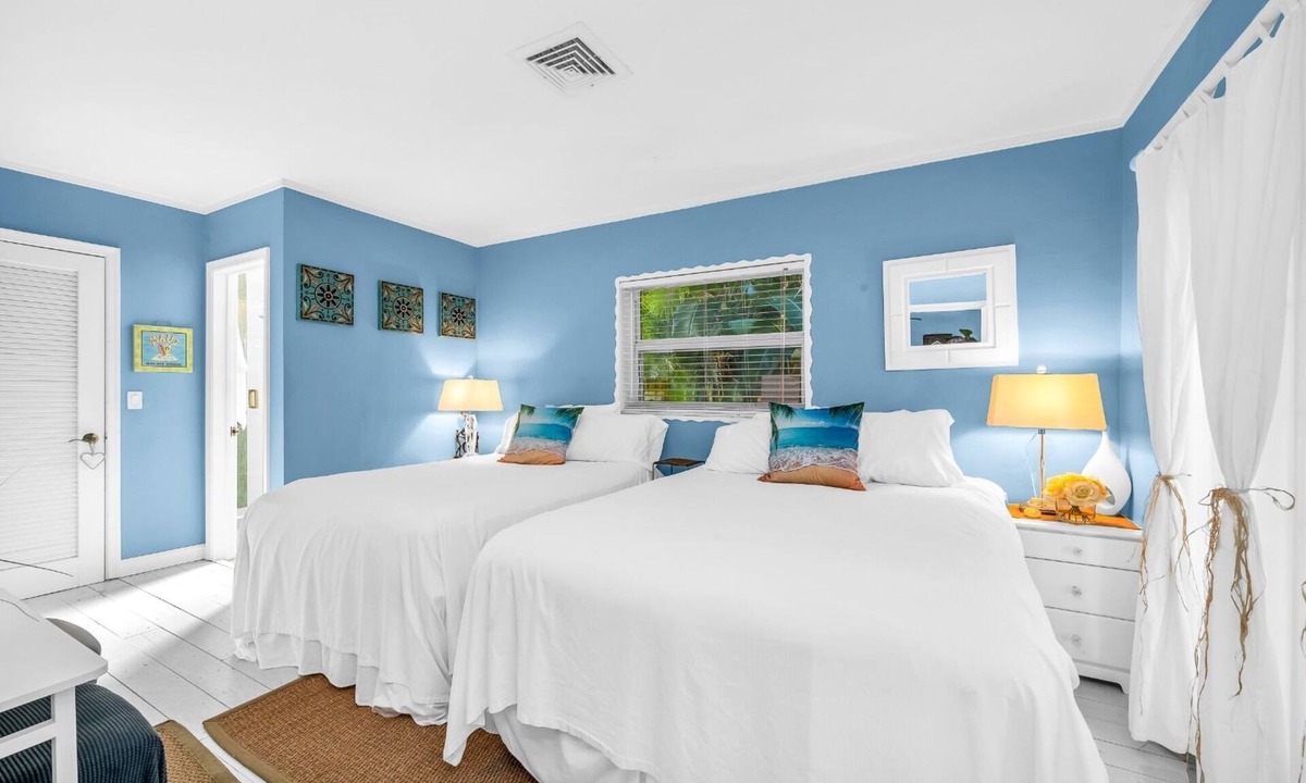 Boca Raton House | Rare Find! -East Boca Bliss - 1 mile to Beach 3-Bed 2 Bath home with Pool,