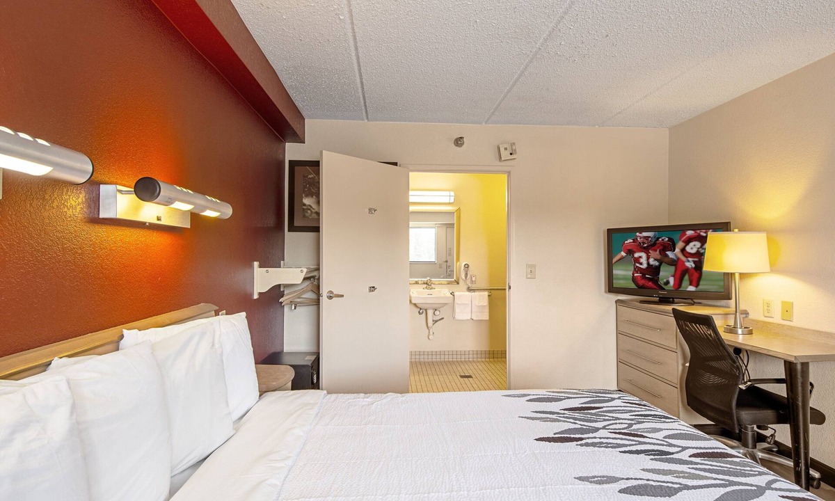 Newtonville Hotel | Red Roof Inn Albany Airport