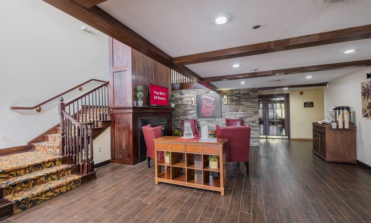 Stafford Hotel | Red Roof Inn & Suites Stafford, VA - Quantico