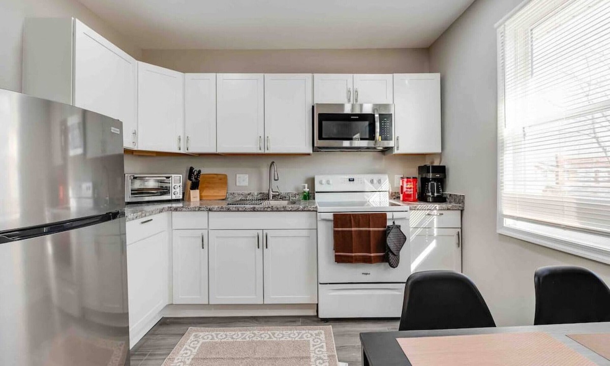 Hopewell Apartment | Refreshing 2-Bedroom Home in Central Hopewell
