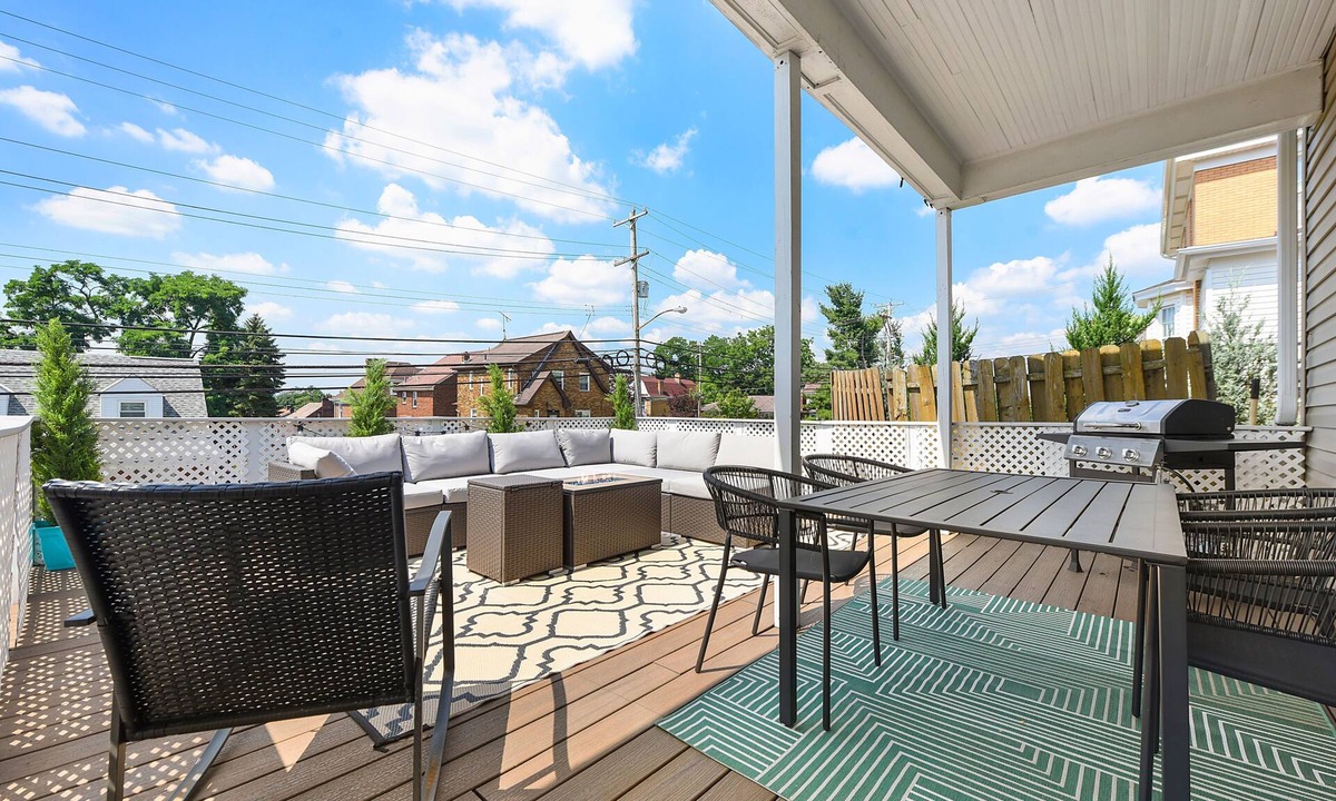 Pittsburgh House | *Regal Bricks* Oversized Deck | Views | Fire Pit | Private Garage