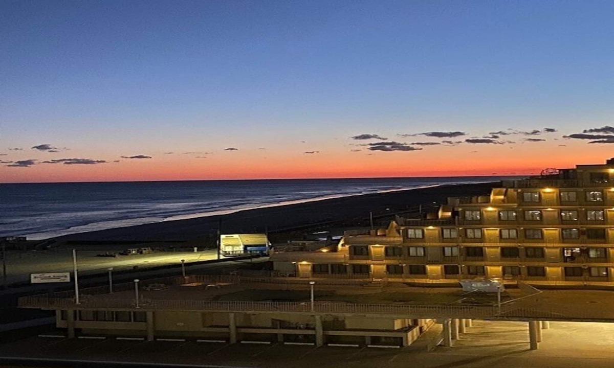 North Wildwood Condo | Regency Towers 2 Bedroom Beachfront Condo with Prime Weeks Still Available