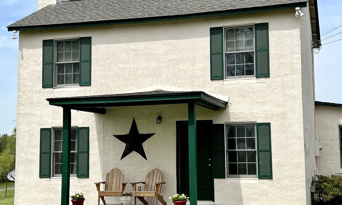 Culpeper House | Relax and enjoy a quiet, country get-away at Lucky Star Farm!