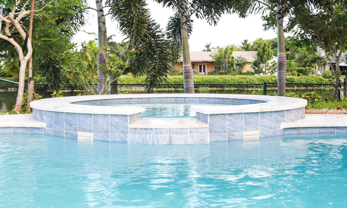 Tropic Palms House | Relax-Home On Canal-Fun Pool & Spa-WiFi-Near All