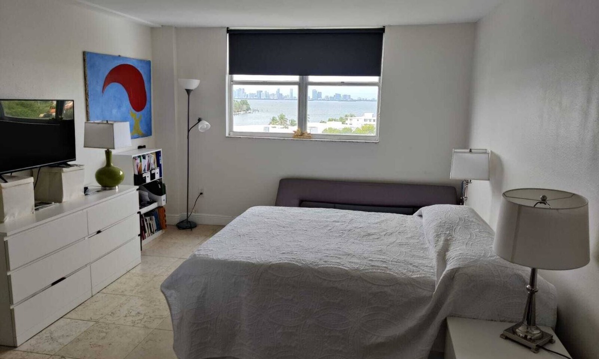 North Beach Condo | Relax with a spectacular view, 5 min walk to the beach, restaurants, supermarket