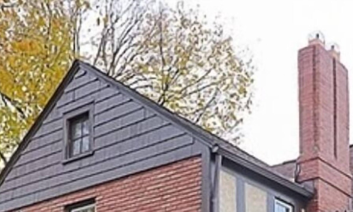 South Euclid House | Relaxing Brick Tudor Home near Oakwood Park