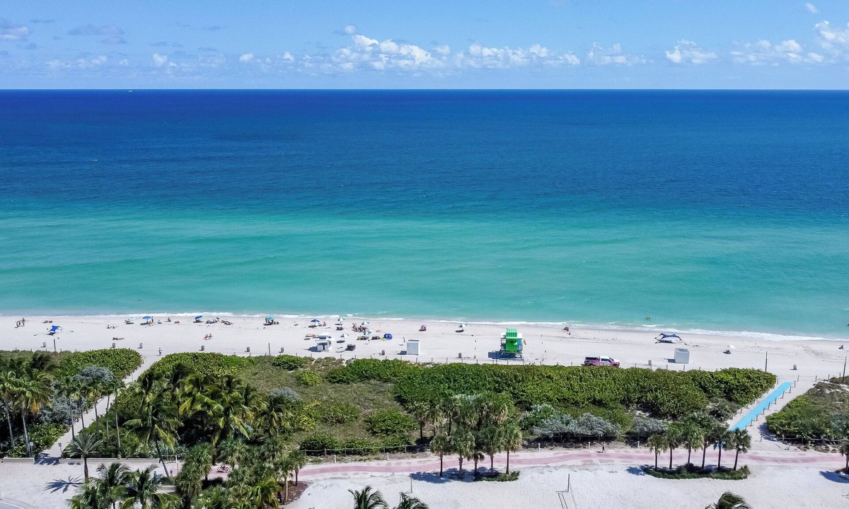 North Beach Apartment | Remodeled Beachfront Studio w/Beach Essentials. Just steps from the beach!