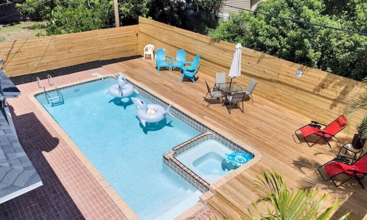 Kings Point House | Remodeled HOT TUB & HEATED POOL home, 8 minutes to the beach! Shark Tank Getaway