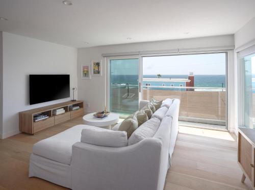 El Porto Apartment | Renovated 2BR Steps from the Pacific with AC Parking