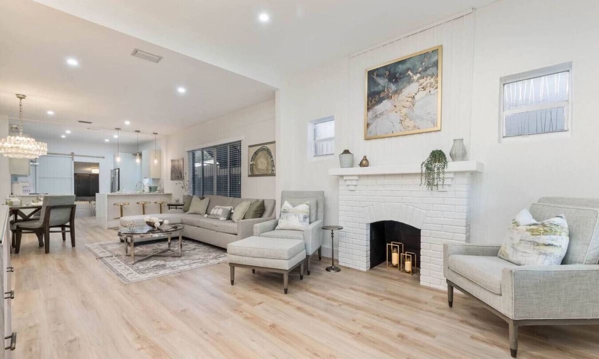 Coral Way House | Renovated 3BR/3 En-Suite BA! Sleeps 8 w/Gazebo