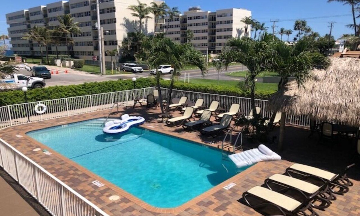 Deerfield Beach Condo | RENOVATED! Condo 1 block from the beach