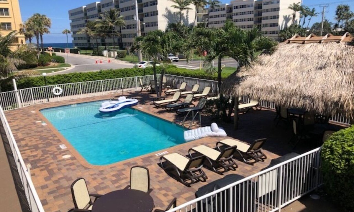 Deerfield Beach Condo | RENOVATED! Condo 1 block from the beach