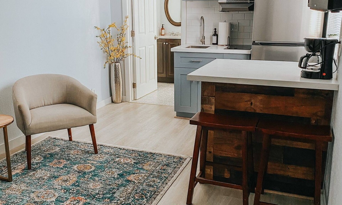 Highland Garden Apartment | Renovated Downtown Hollywood Efficiency/1 Bath