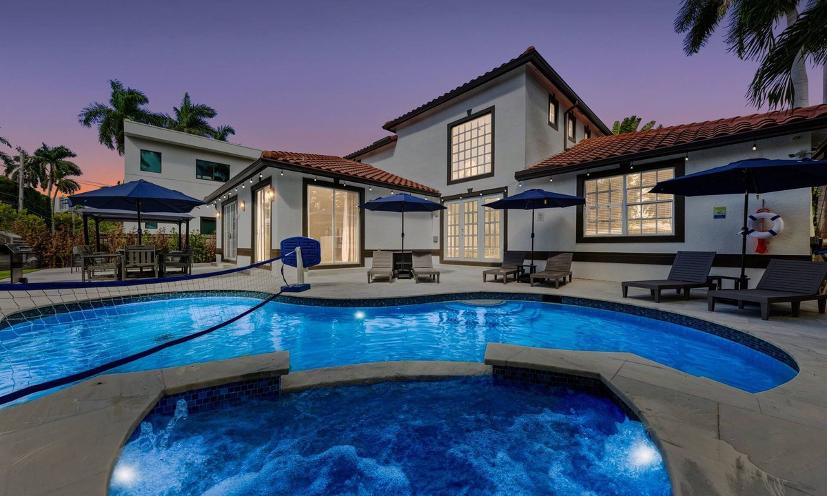 Downtown Hollywood Villa | Renovated house w/private heated pool & grill