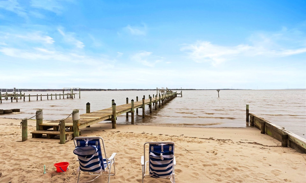 Sharps House | Renovated River House l Private Beach and Dock l Unforgettable Views
