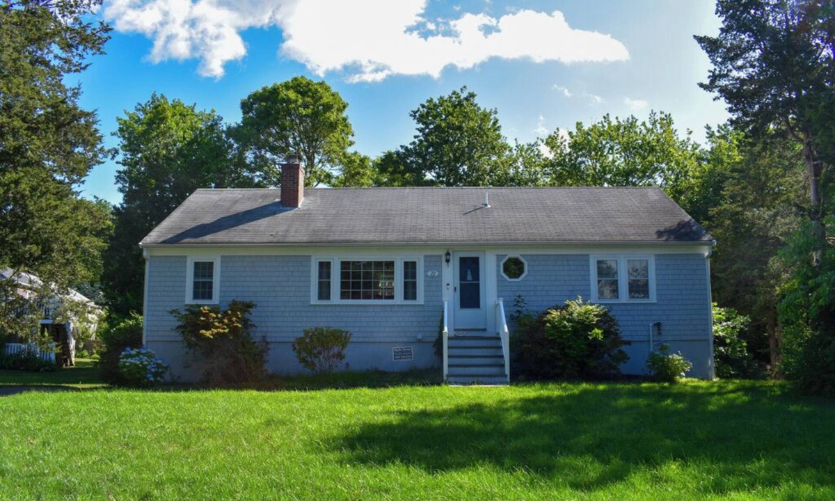 Dennis House | Renovated three bedroom home located in desirable Bayside Neighborhood!