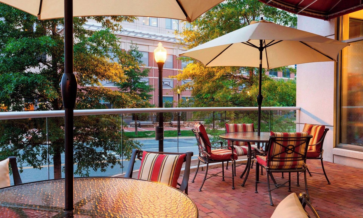 Eisenhower East Hotel | Residence Inn by Marriott Alexandria Old Town South at Carlyle