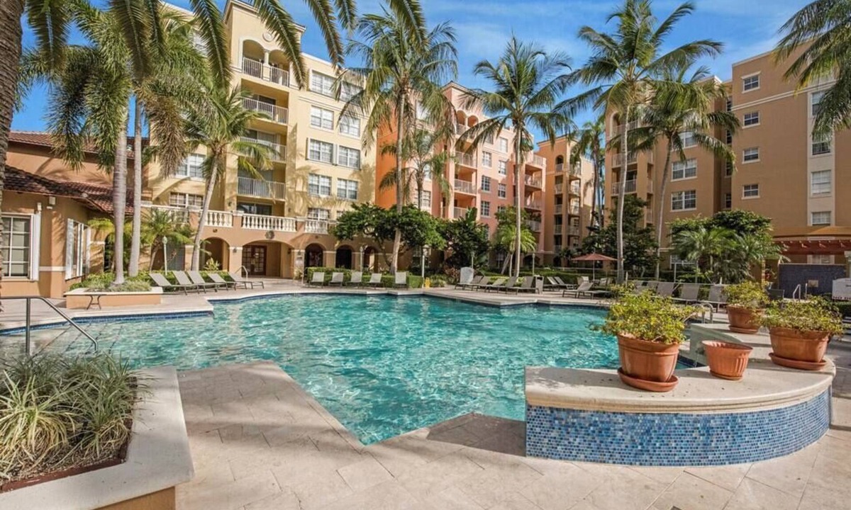 Aventura Apartment | Resort-like home by PMI unit Aventura