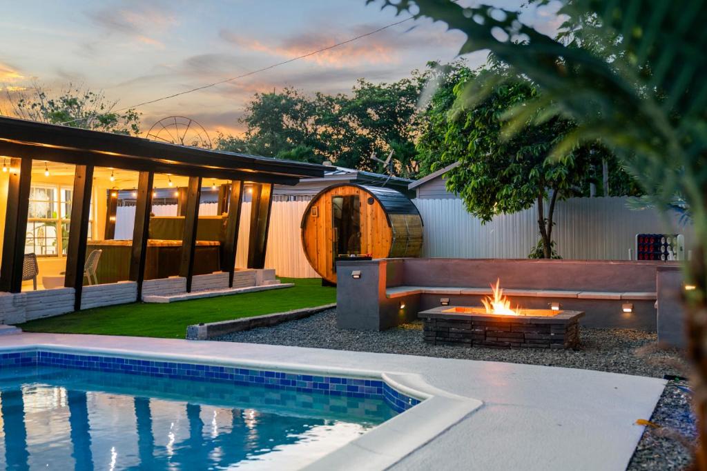North Miami House | Resort-Style Miami Home Pool Sauna & Jaccuzi