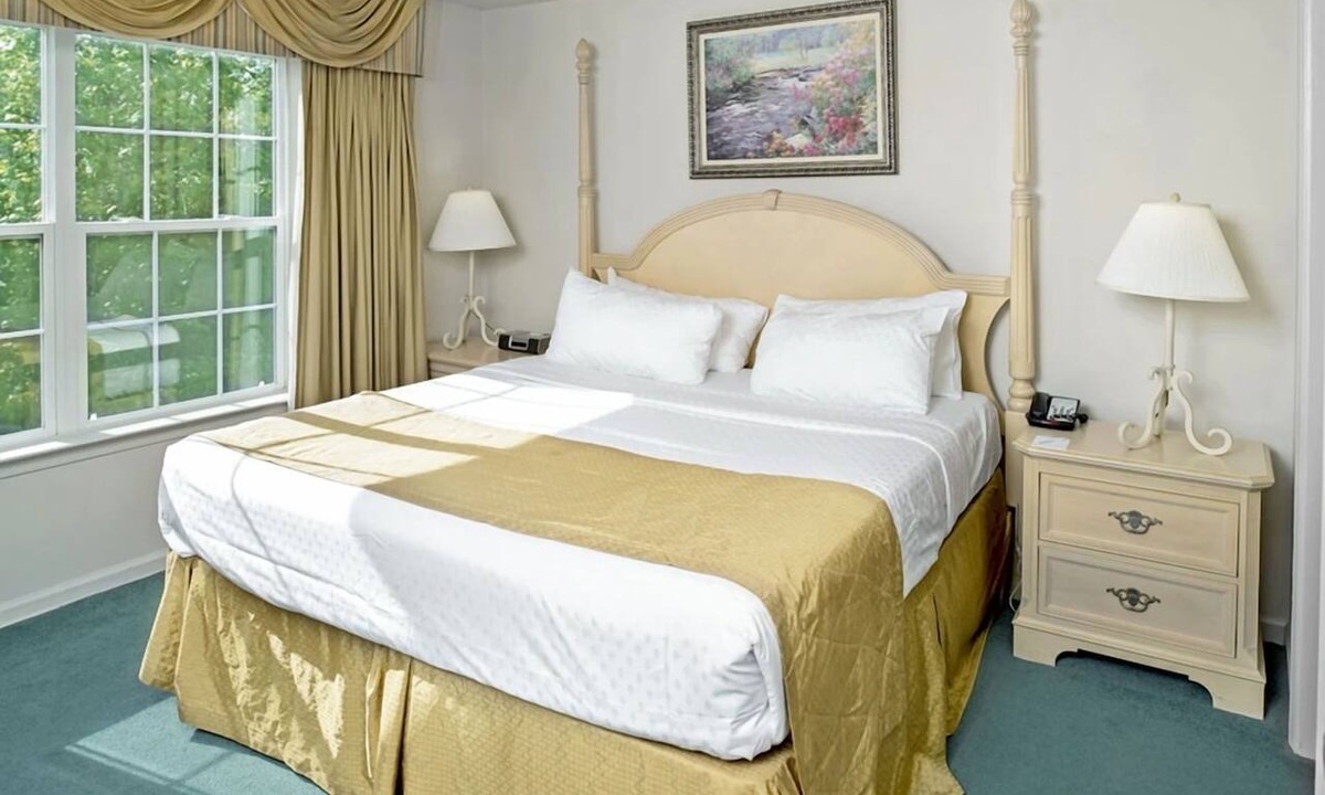 Berkeley Hotel | Resort-Style Stay w/Indoor/Outdoor Pools, Sports Courts & Family Fun l 2 Units