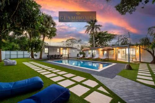 Pompano Beach House | Resort Villa, Modern Pool & Outdoor Dining