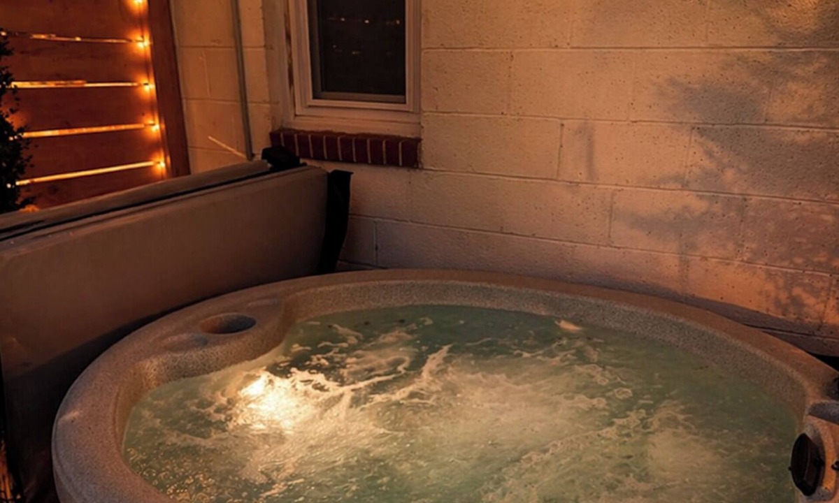Tappahannock Apartment | Restored 1960s Motel, Luxe Studio Suite, Woodland Retreat
