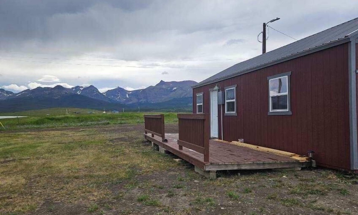 Browning Cabin | Rising Wolf Cabin Glacier National Park Centralized location for exploring