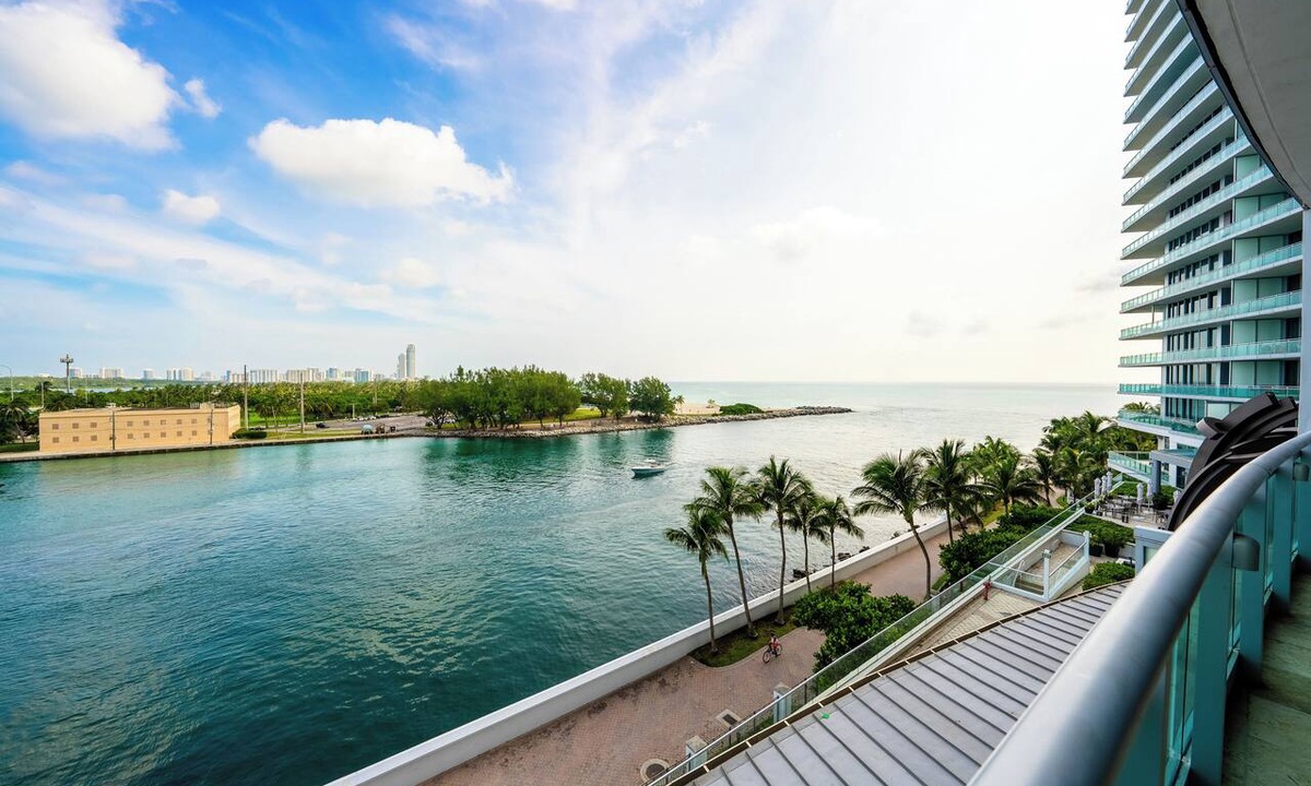 Bal Harbour Condo | Ritz Carlton Hotel at Bal Harbour FL, 1147ft2!