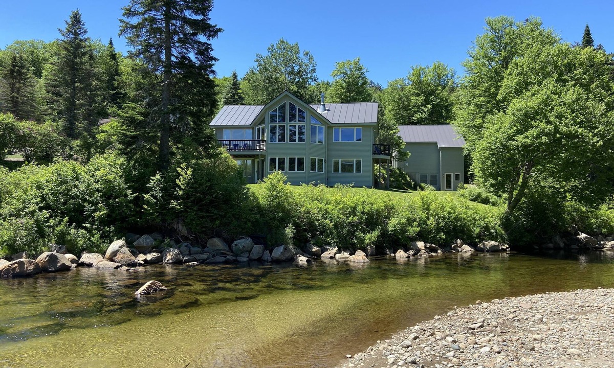 Carroll House | Riverfront Home IN Bretton Woods Ski Area RIVER ACCESS, Views, Air Conditioning