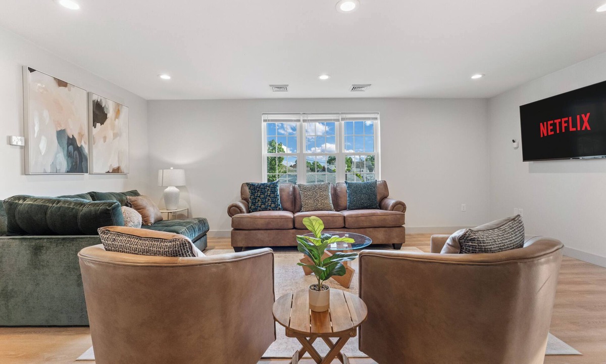 Wanskuck House | RiverLight Retreat- Relaxing Getaway- Large Group, Near Providence College