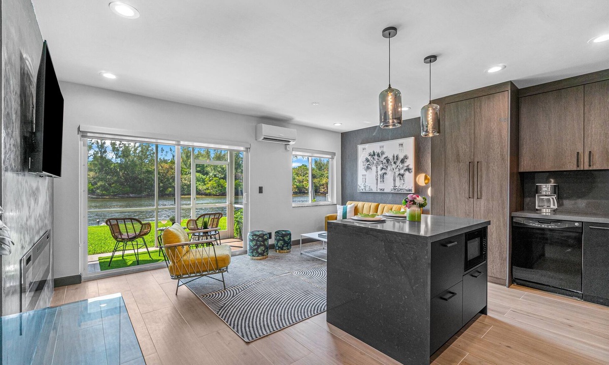 Deerfield Beach Apartment | Riverview Palms 5|Prime Waterfront|Pool|Walk2Beach