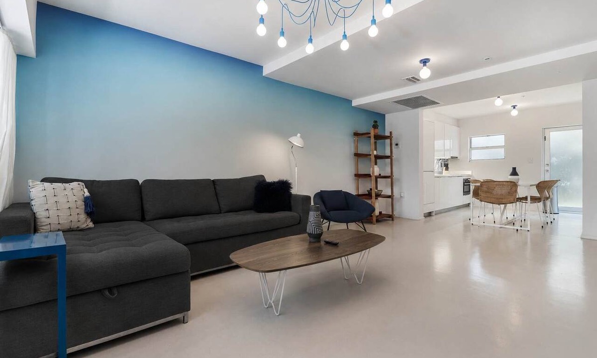 South Pointe Apartment | Roami at 250 Collins | 5 Bed | Pool - 2 units