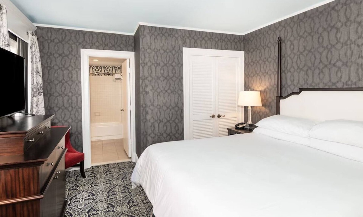 Historic District Hotel | Robert Johnson Suite | 0.2mi to William Paca House & 0.3mi to USNA