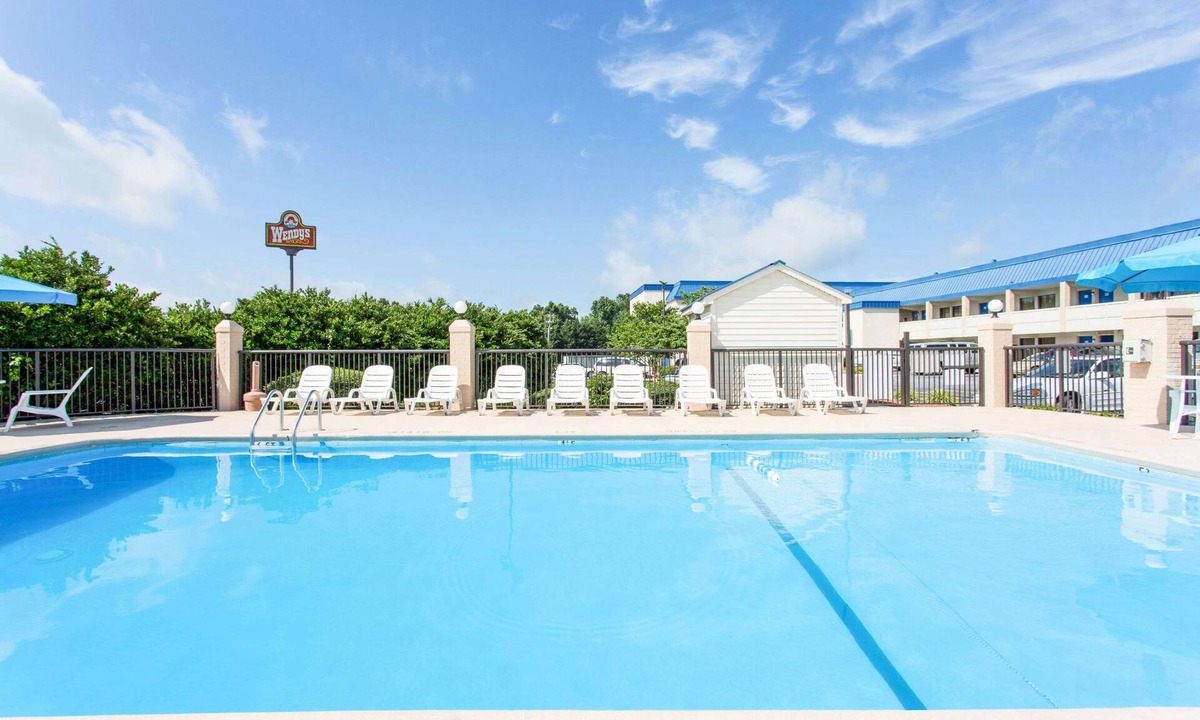 Archdale Hotel | Rodeway Inn High Point - Archdale