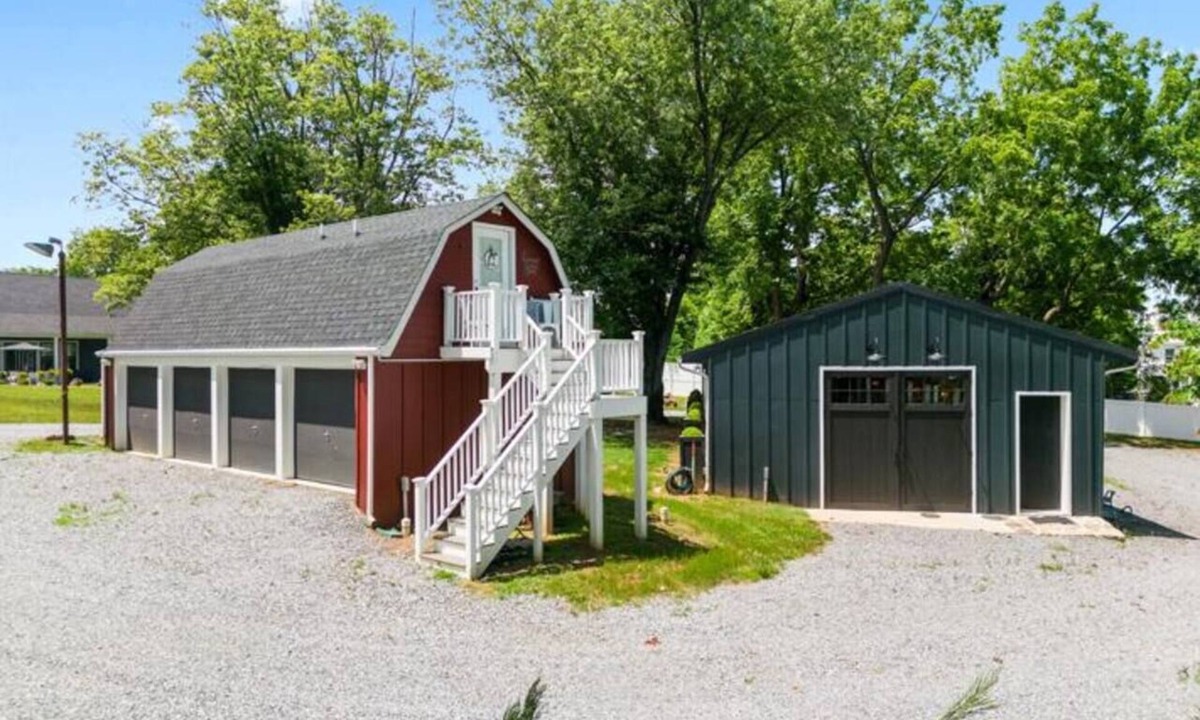 Leesburg House | Romantic Barn Loft | Wine Country & Weddings