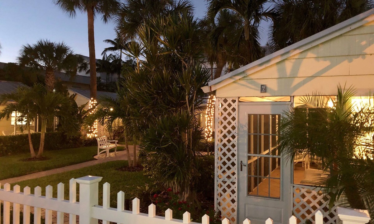 Pompano Beach House | Romantic getaway! Historic cottage 2 blocks to beach