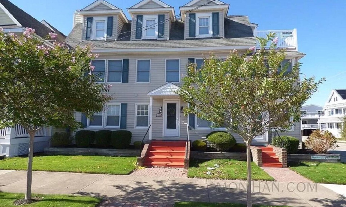 North End House | Roofline Ocean View - Steps to beach and boardwalk!