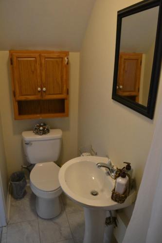 Fifeville House | Room A of a Town House Close to UVA Hospital