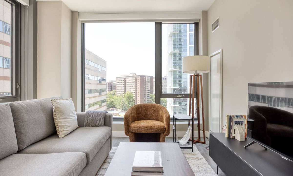 West End Apartment | Roomy North Station 1BR w/W/D & Gym, near TD Garden, by Blueground