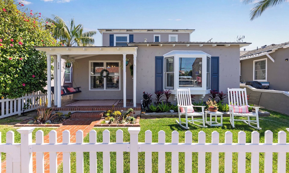 Belmont Shore House | Rose Cottage Belmont Shore-Pet Friendly Beach Home 3B/2B & Garage Parking