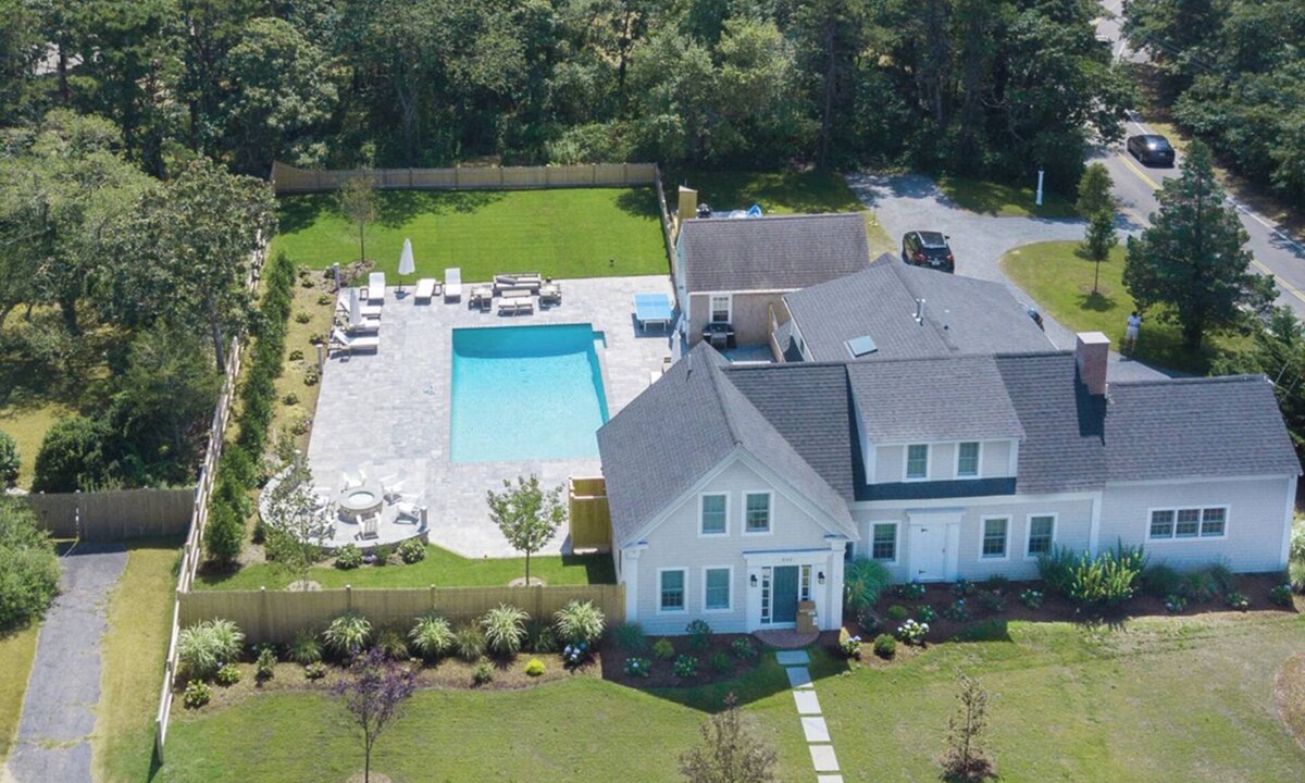 West Chatham House | Royal Retreat: 935-C Renovated Luxury Chatham Home with Pool & Hot Tub