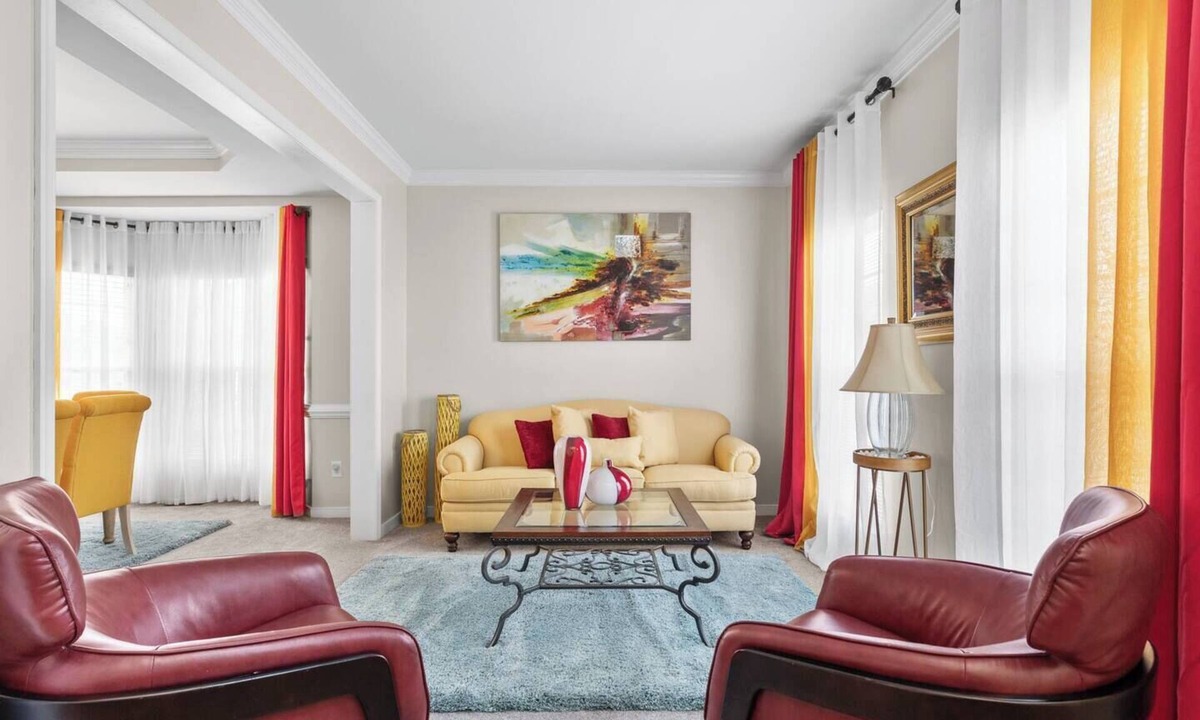 East Highland Park House | Royal Retreat: Luxurious House with 4 King Beds!