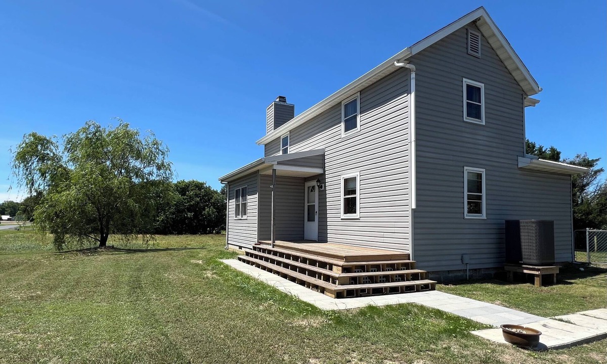 Wicomico County Other | Rustic 3-bedroom farmhouse in fabulous Pittsville, 20 minutes from the beach