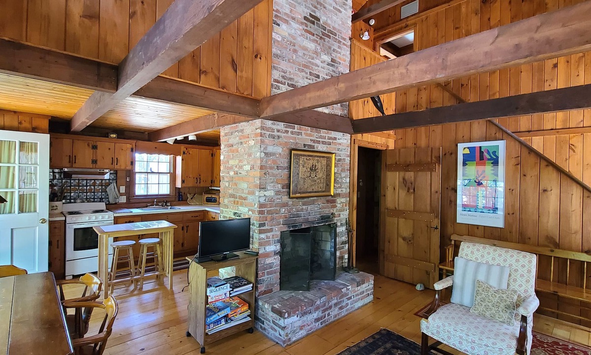 Wellfleet House | Rustic 4BD Gambrel-Wooded Lot, A/C, Only 0.8 MI to Bay Beach or Wellfleet Center