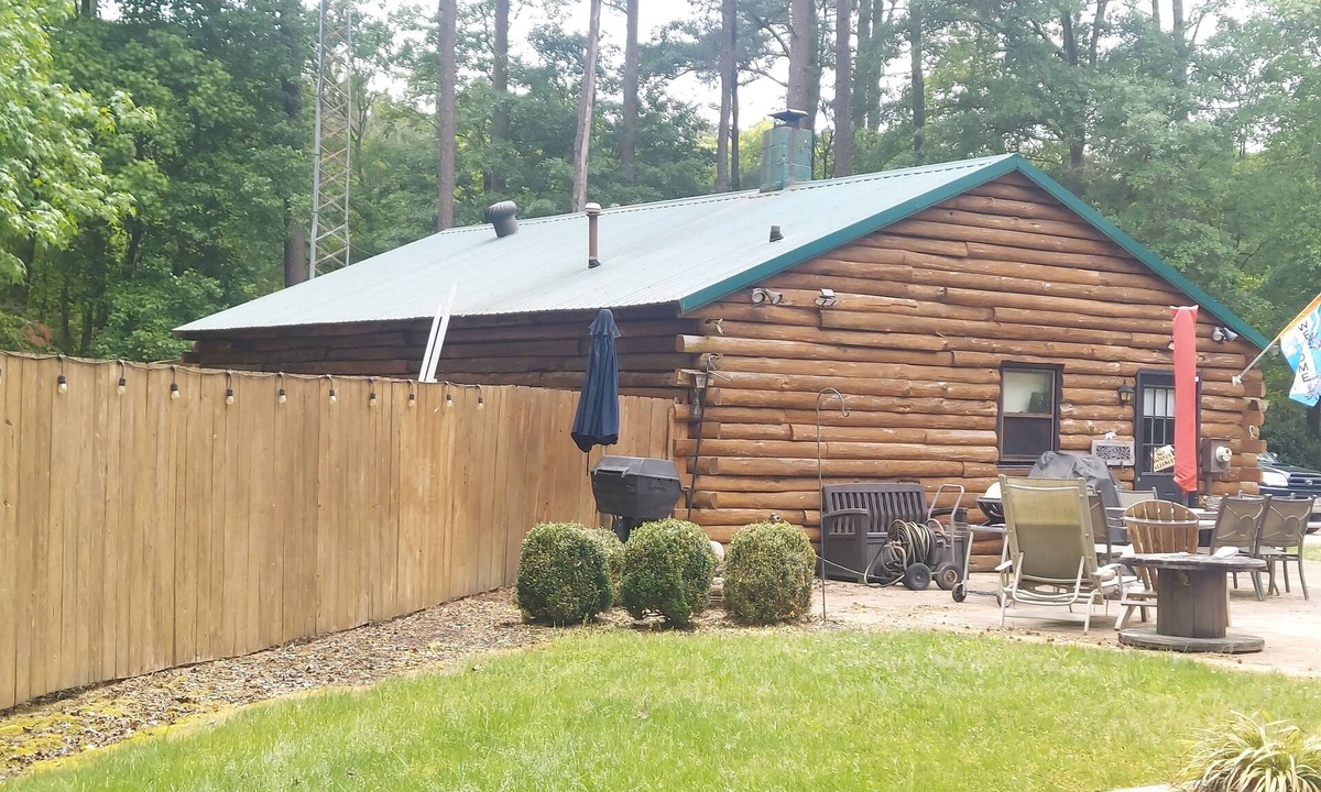 Mardela Springs Cabin | Rustic Log Cabin 1050SF Fishing and Hunting