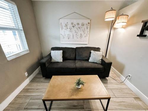 Poinciana Park Apartment | Rustic Retreats Beachy 1BR for 4 guests in the heart of Fort Lauderdale