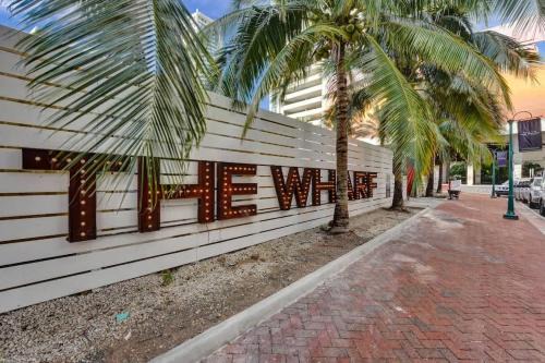 Poinciana Park Apartment | Rustic Retreats Beachy 1BR for 4 guests in the heart of Fort Lauderdale