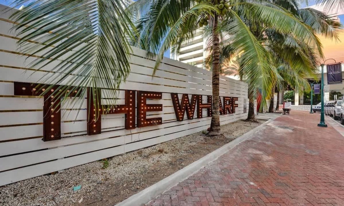 Poinciana Park Apartment | Rustic Retreats Beachy 1BR in Fort Lauderdale